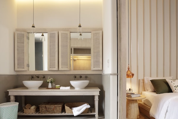 Executive Horizon | Bathroom sink