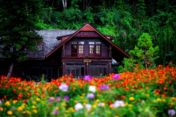 Vista frontal de la propiedad