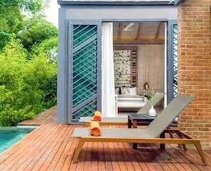 Pool Villa Suite | In-room safe, desk, blackout drapes, soundproofing