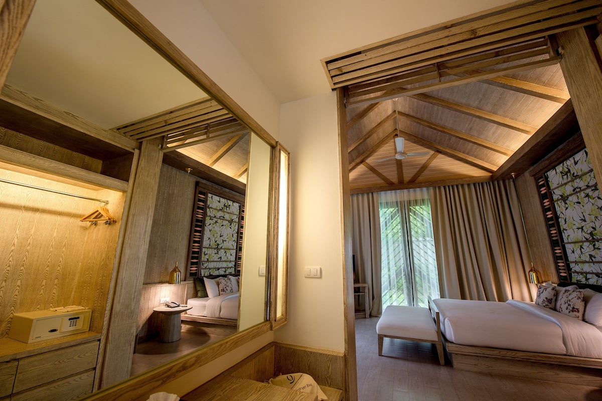 Pool Villa Suite | ตู้นิรภัยในห้องพัก, โต๊ะทำงาน, ผ้าม่านกันแสง, ห้องเก็บเสียง