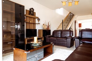 Villa, 3 Bedrooms, Sea View | Living area