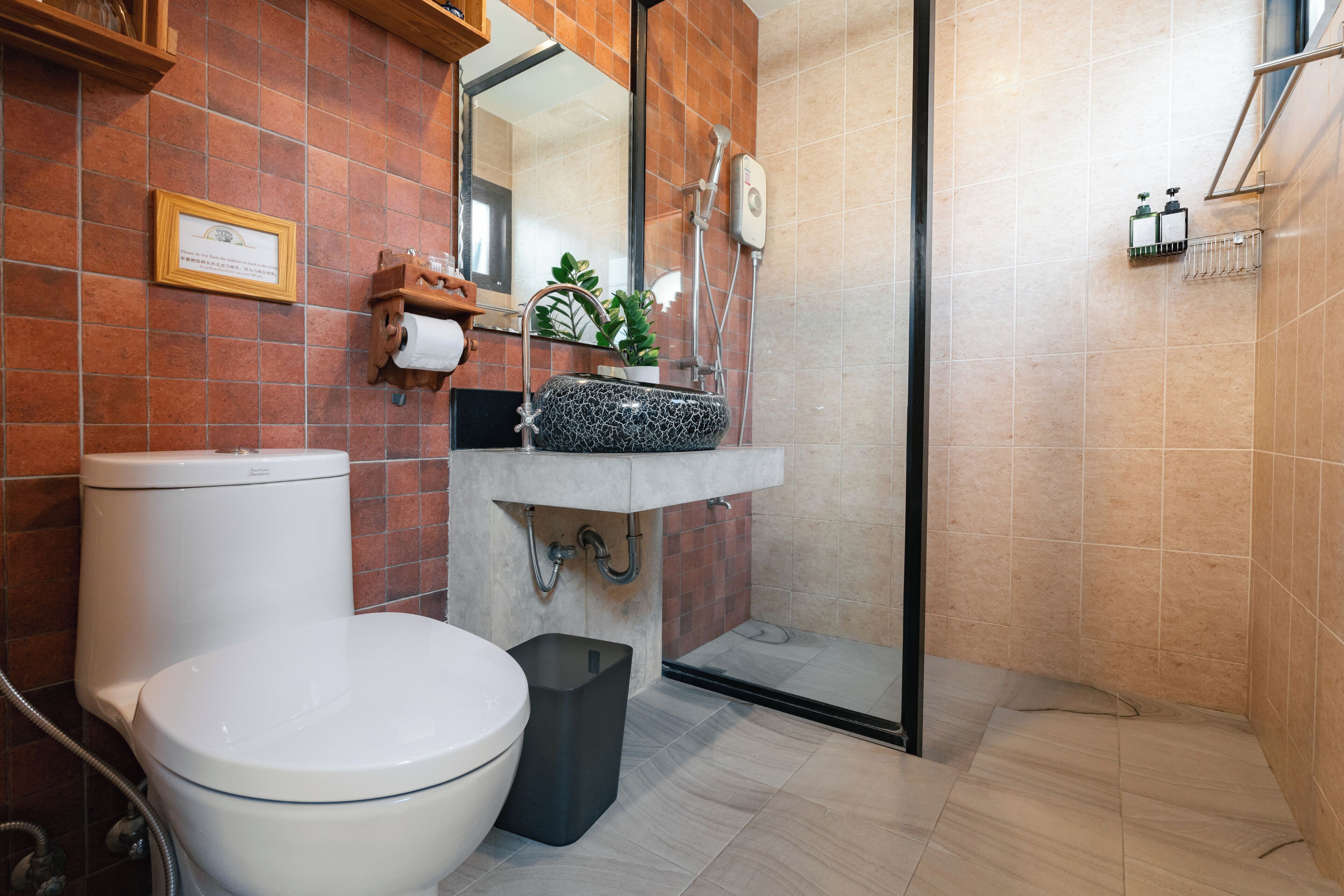 standard double room | bathroom | shower, free toiletries, hair dryer, slippers