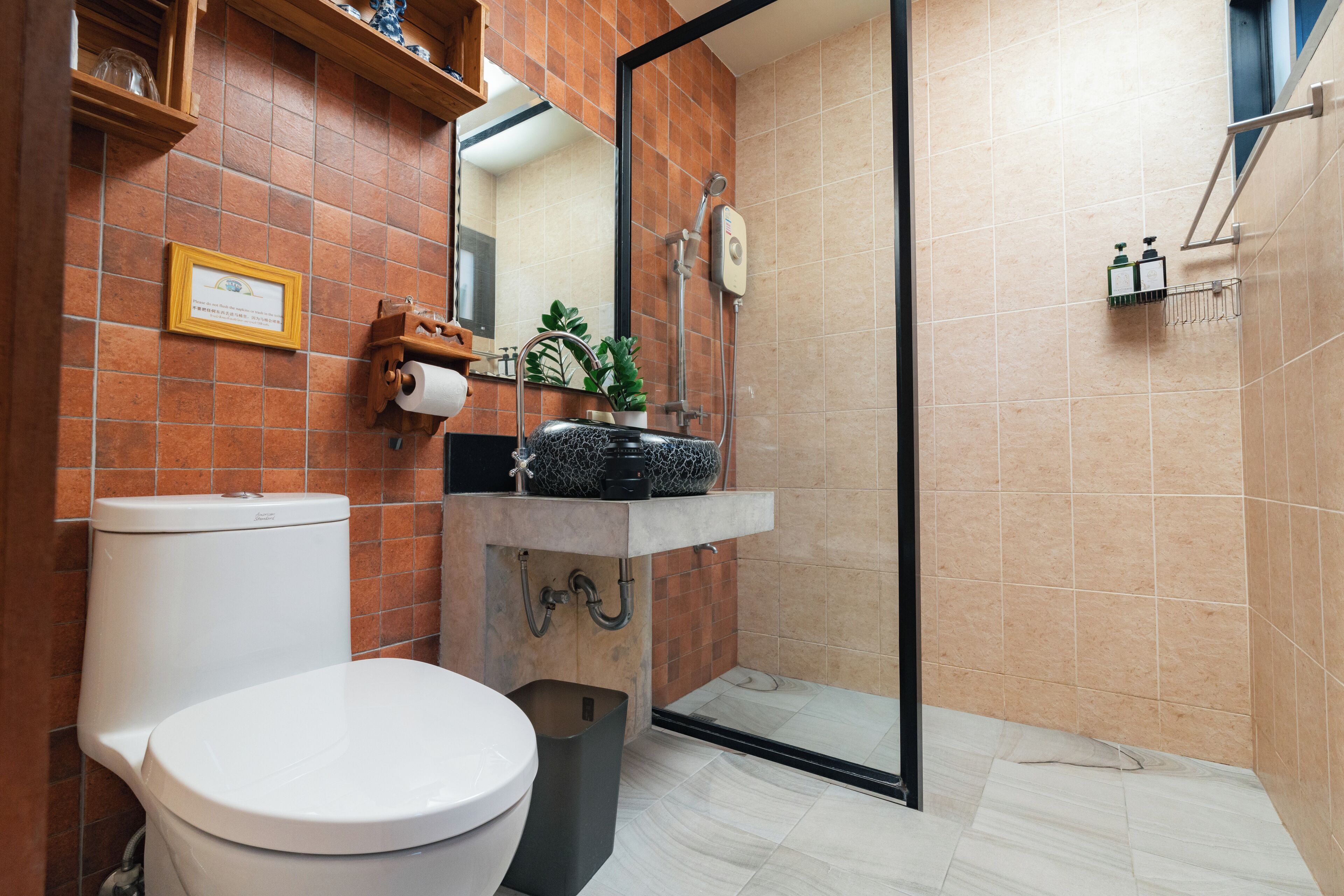 standard twin room | bathroom | shower, free toiletries, hair dryer, slippers