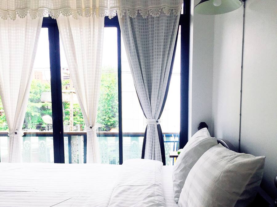 Cortinas blackout, tabla de planchar con plancha y wifi gratis