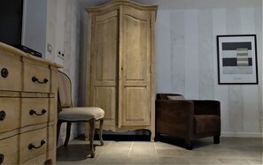 Junior-Suite | Hochwertige Bettwaren, Zimmersafe, individuell dekoriert