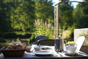 Petit déjeuner buffet servi tous les jours en supplément