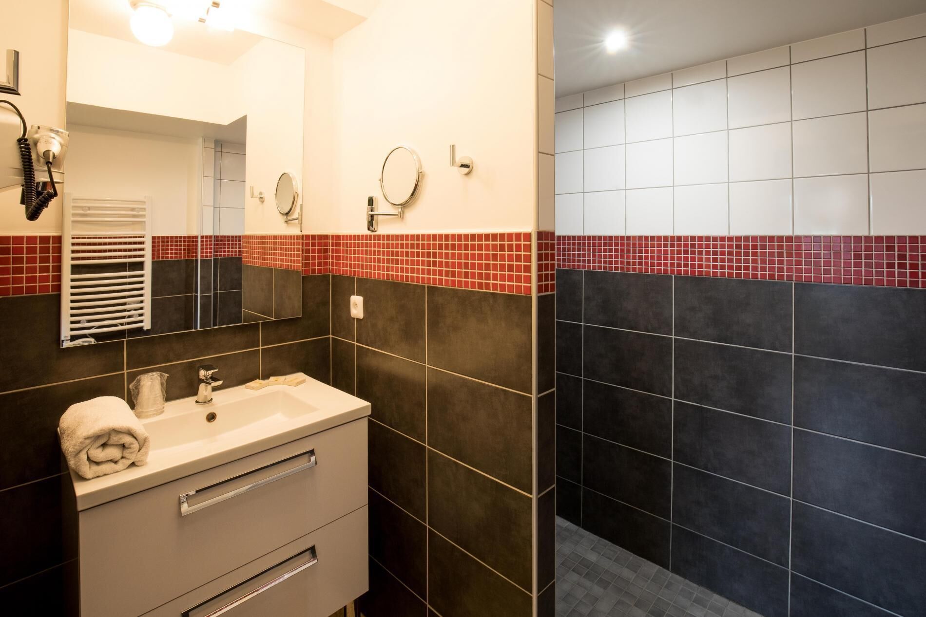 superior quadruple room | bathroom | free toiletries, hair dryer