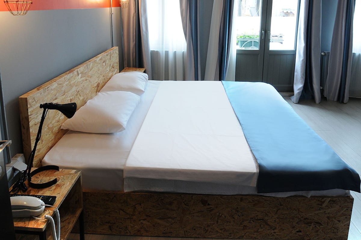 In-room safe, desk, soundproofing, iron/ironing board