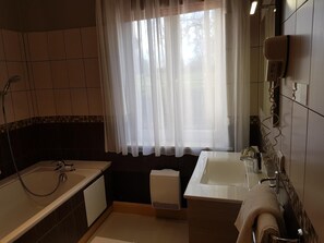 Amenidades de baño gratuitas y secadora de cabello 