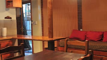 Bungalow | In-room dining