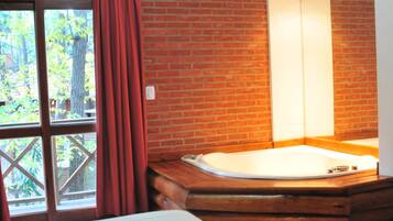 Bungalow | Premium bedding, in-room safe, free cots/infant beds, free WiFi