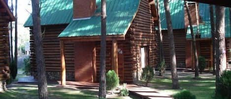 Familierom | Sengetøy av topp kvalitet, safe på rommet og barnesenger (inkludert)