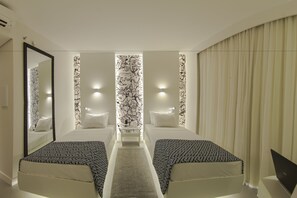 TWC – 2 Sgl Beds Std | Minibar, in-room safe, individually decorated, desk - Ibis Styles RJ Botafogo (Rio de Janeiro)