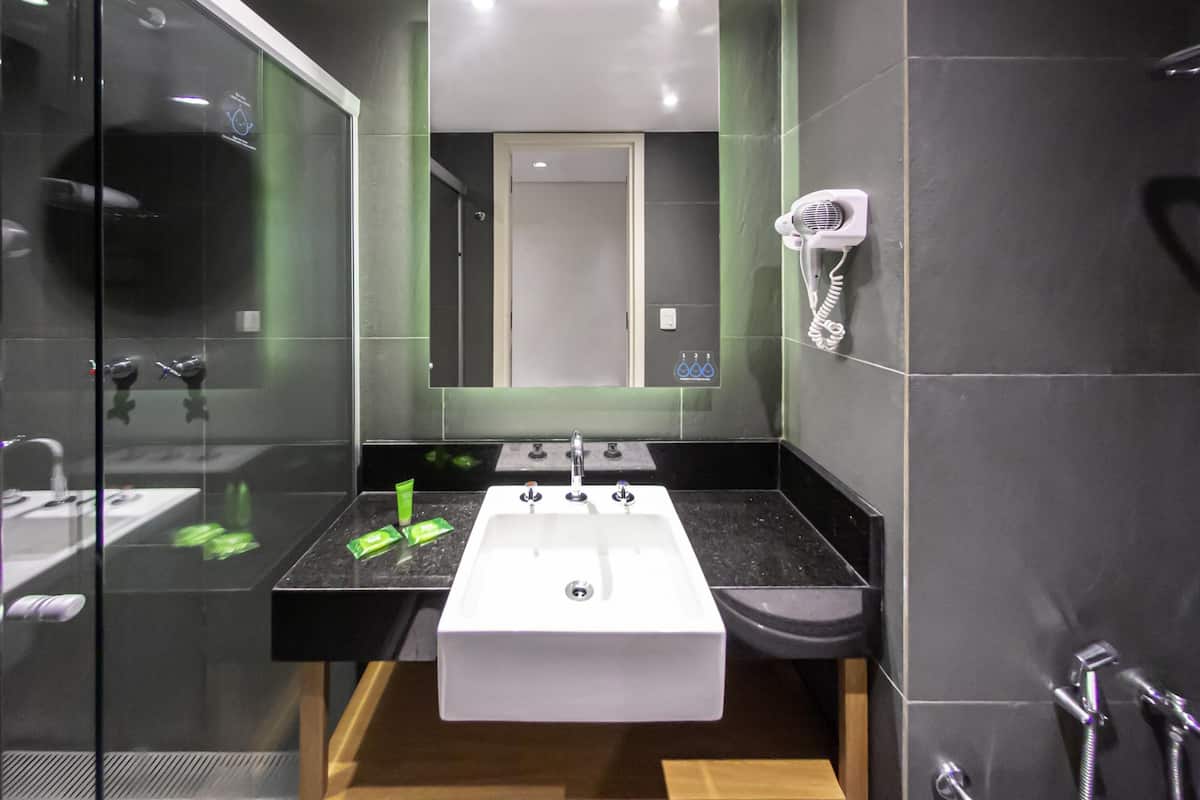 Minibar, két bảo mật tại phòng, trang trí khác biệt, bàn