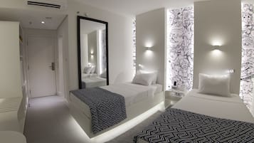 TWC – 2 Sgl Beds Std | 迷你吧、房內夾萬、獨特設計、書桌