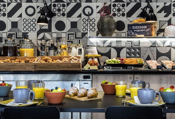 每日供應歐陸早餐 (每人 EUR12)