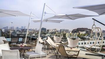 2 bars/lounges, bar met dakterras, tapasbar
