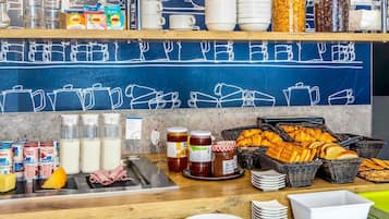 Café da manhã com buffet todos os dias (EUR 8.40 por pessoa)