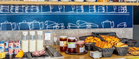 Daily buffet breakfast (EUR 8.40 per person)