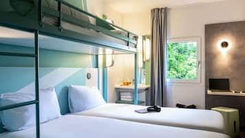 Triple Room, 3 Twin Beds | Desk, soundproofing, free WiFi