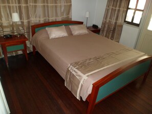 In-room safe, desk, free WiFi - Guesthouse Amice  (Paramaribo)