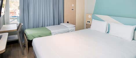 Triple Room, Multiple Beds | 1 bedroom, desk, soundproofing, free WiFi