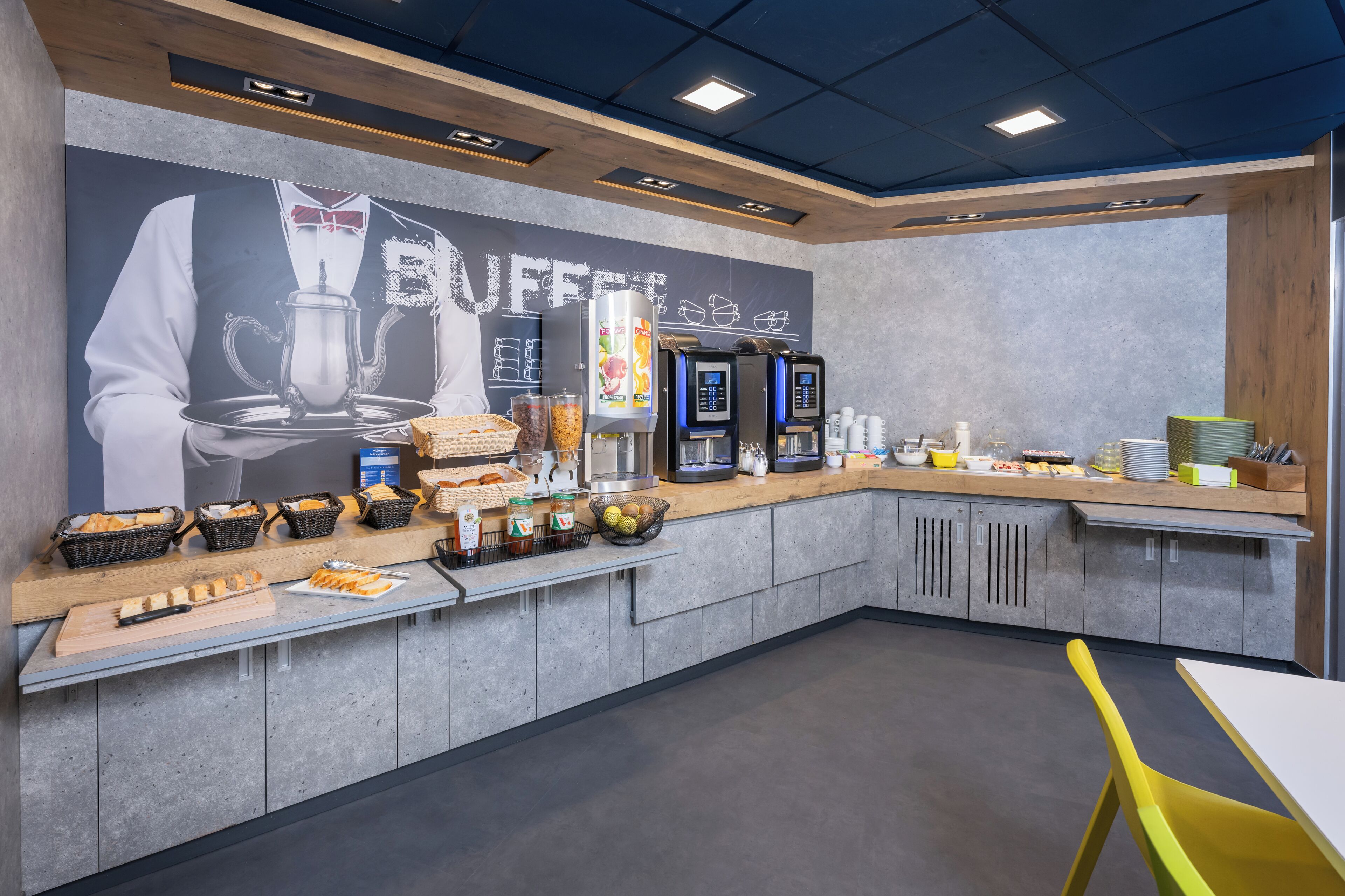 Daily buffet breakfast (EUR 8.5 per person)