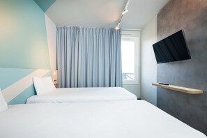 Twin Room, 2 Single Beds | 1 bedroom, desk, soundproofing, free WiFi - ibis budget Lyon Caluire Cite Internationale (Caluire-et-Cuire)