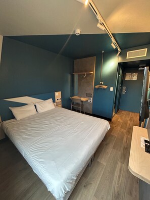 Habitación doble | 1 habitación, escritorio, insonorización y wifi gratis 