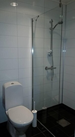 Standard Room, Private Bathroom | Bathroom shower