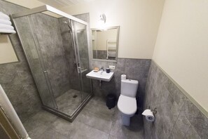 City Loft, 2 Bedrooms | Bathroom