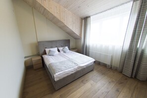 Bureau, fer et planche à repasser, Wi-Fi gratuit, draps fournis