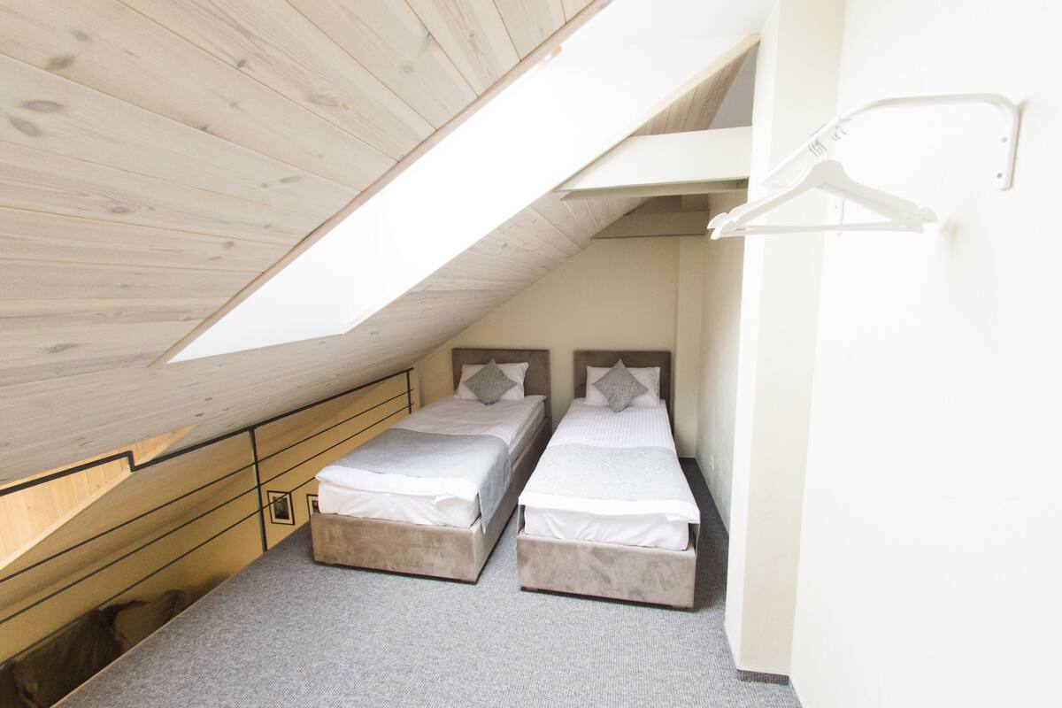 Loft Ville, 2 chambres | Bureau, fer et planche à repasser, accès au Wi-Fi (inclus)