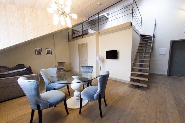City Loft, 2 Bedrooms | Living area