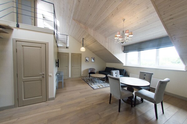 Loft Supérieur, 3 chambres | Coin séjour