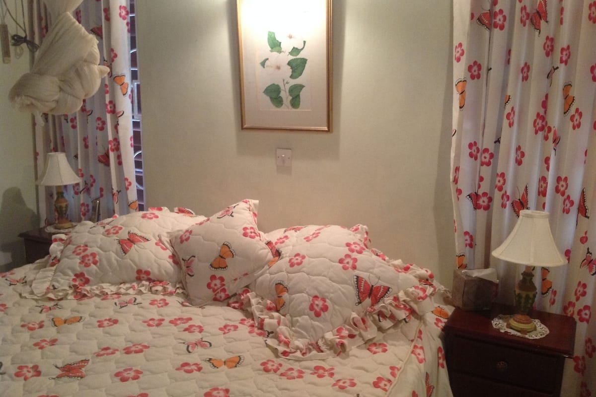 Apartment, 3 Bedrooms, Ocean View | In-room safe, desk, iron/ironing board, free WiFi