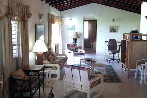 Apartment, 3 Bedrooms, Ocean View | Living area