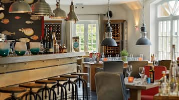 Breakfast and dinner served, international cuisine