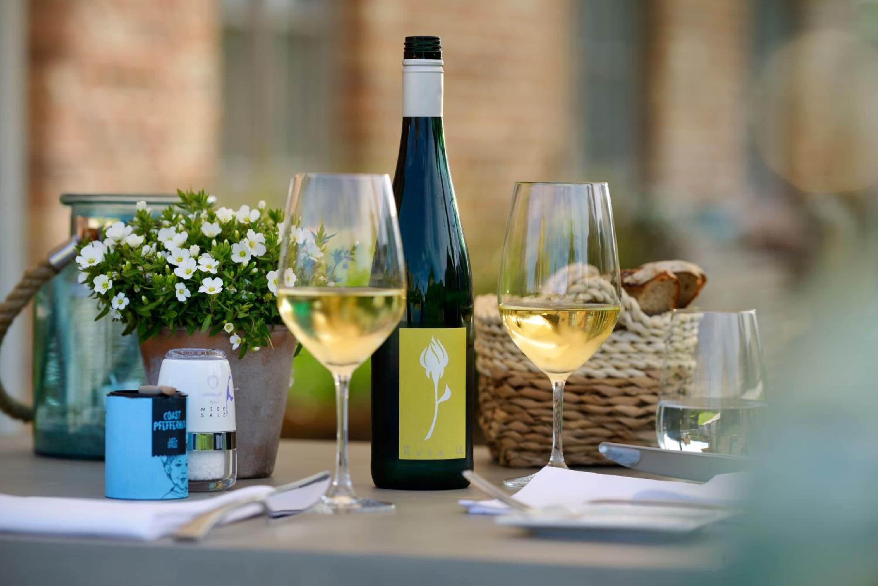 breakfast and dinner served, international cuisine