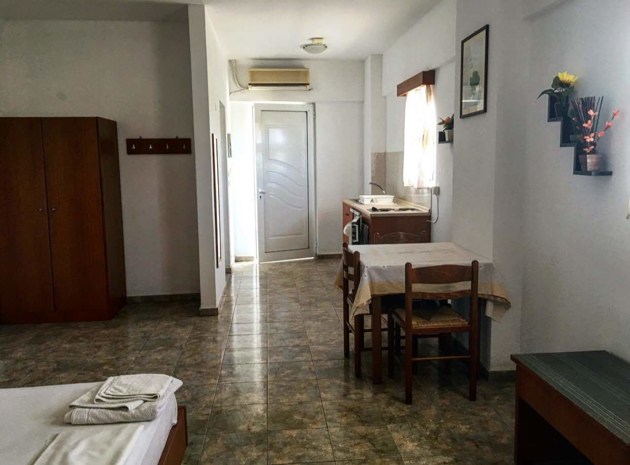 standard room, sea view | living area | tv