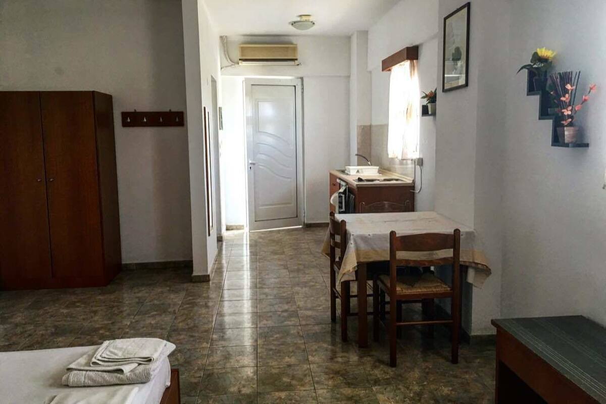 standard room, sea view | living area | tv