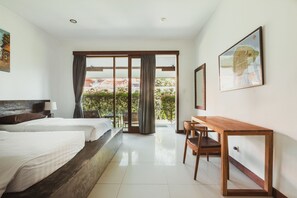 A hotel room with two beds, a desk, and a view of the outdoors. - Big Brother Surf Inn (Tibubeneng)