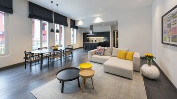 Studio Suite (King Gold) | Hypo-allergenic bedding, in-room safe, individually decorated