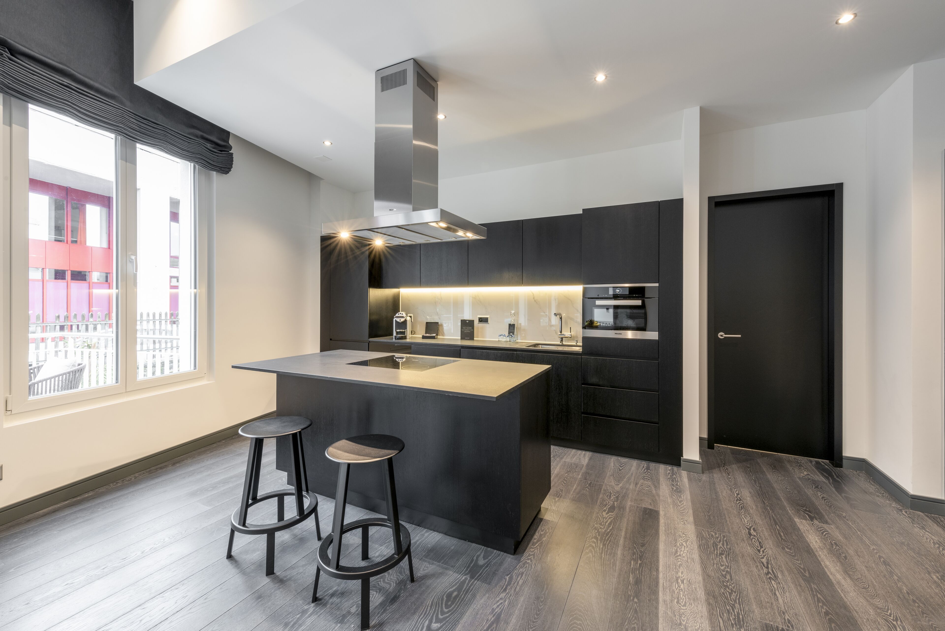 Studio Suite (King Gold) | Hypo-allergenic bedding, in-room safe, individually decorated