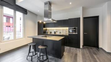 Studiosuite (King Gold) | Allergitestet sengetøy, safe på rommet og individuelt dekorert