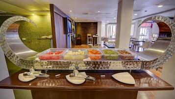 Frukostbuffé varje dag (INR 349 per person)