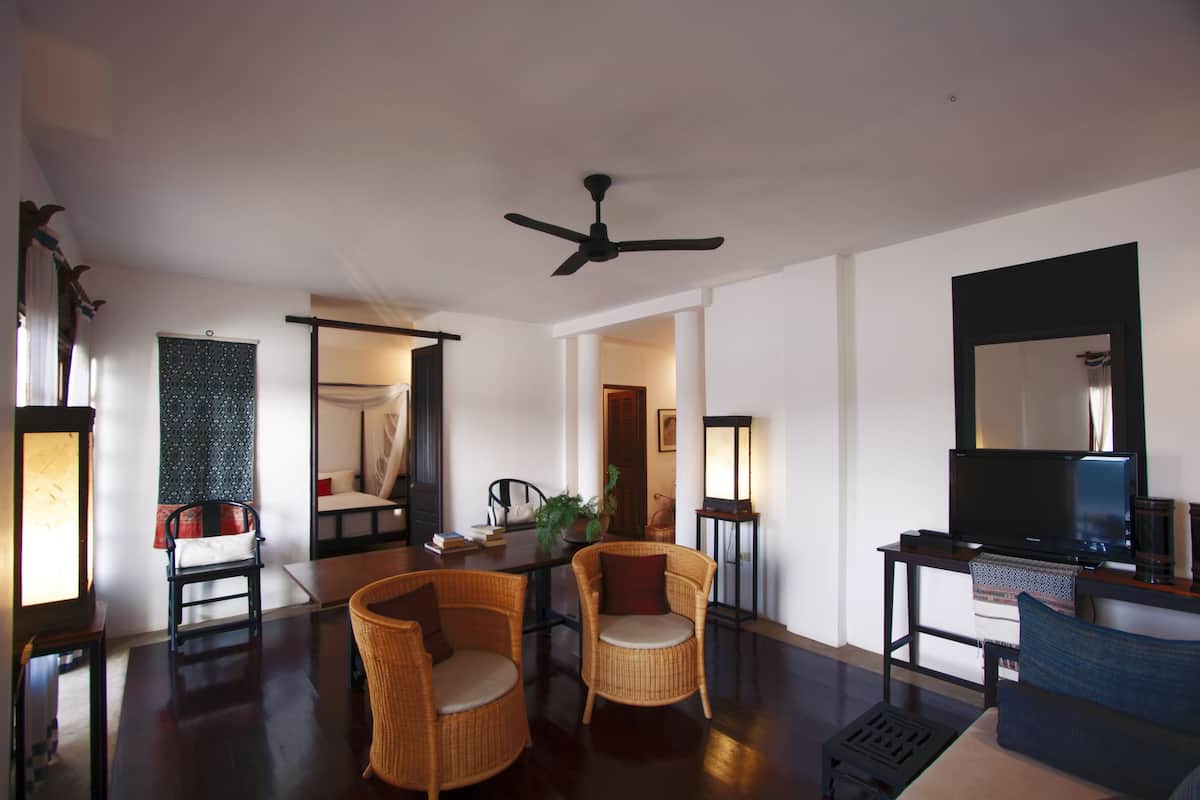 Suite Room with River View | Área de sala de estar