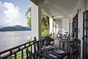 Suite Room with River View | Terrasse/Patio