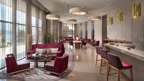 2 Bars/Lounges
