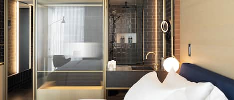 Amenidades de baño de diseñador, secadora de cabello, toallas